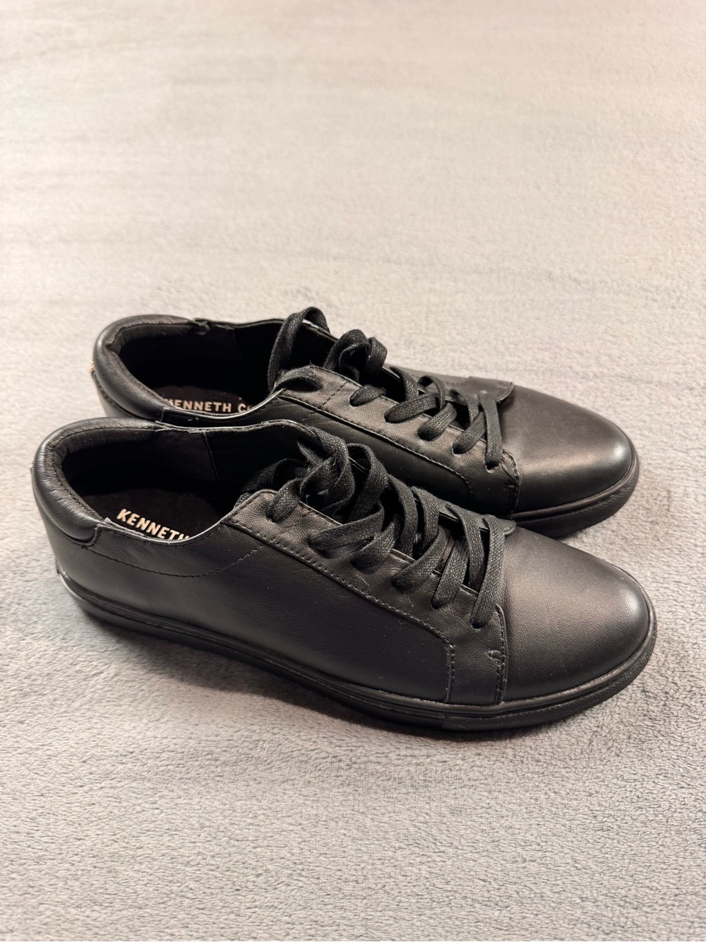 Kenneth Cole Women's Kam Black Leather Low-Top Sneakers